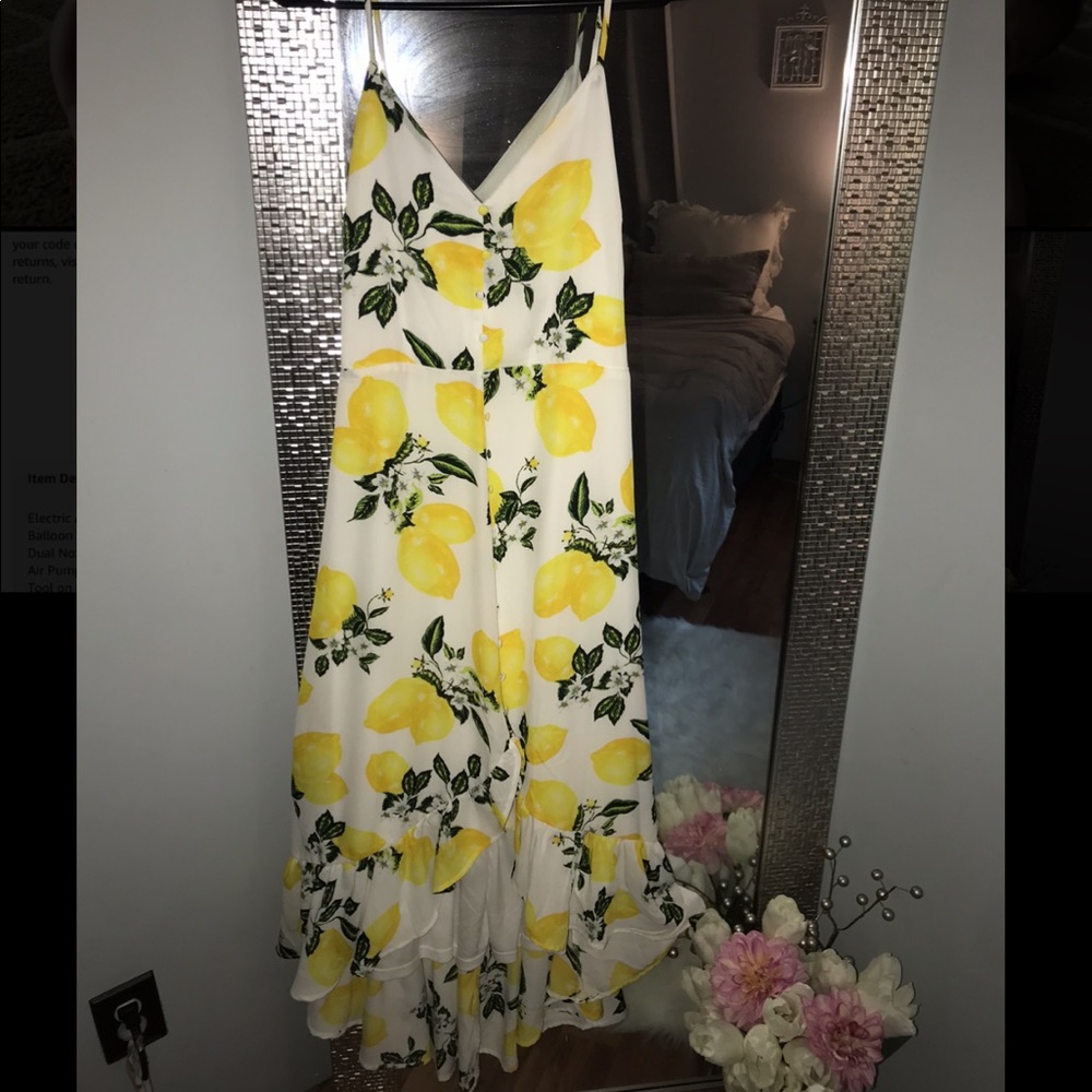 Lulus lemon dress size M brand new never worn!